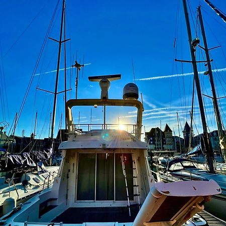 Yacht 도빌 외부 사진