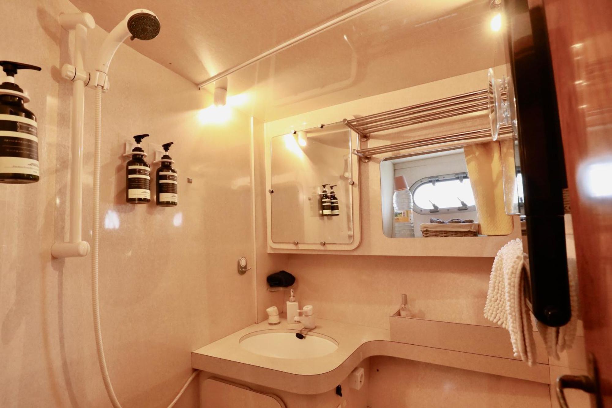 Yacht 도빌 외부 사진